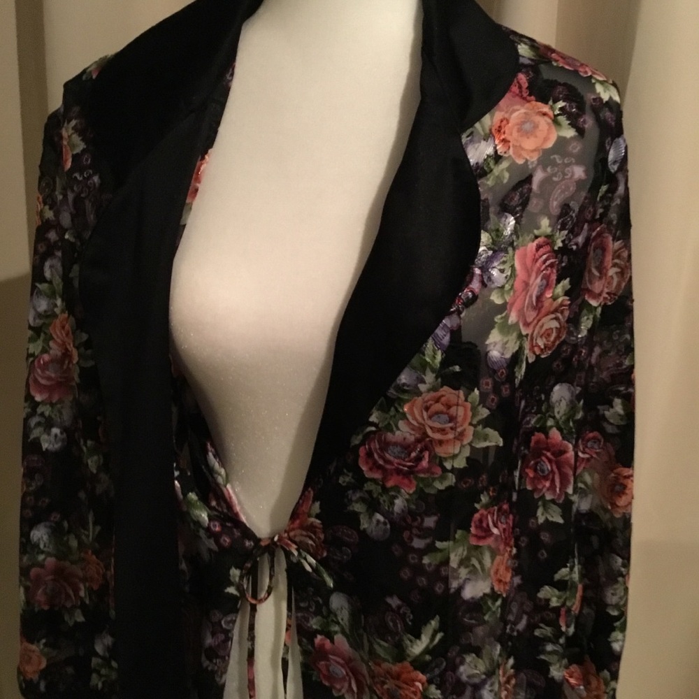 Victoria’s Secret Robe - Picture 9 of 12
